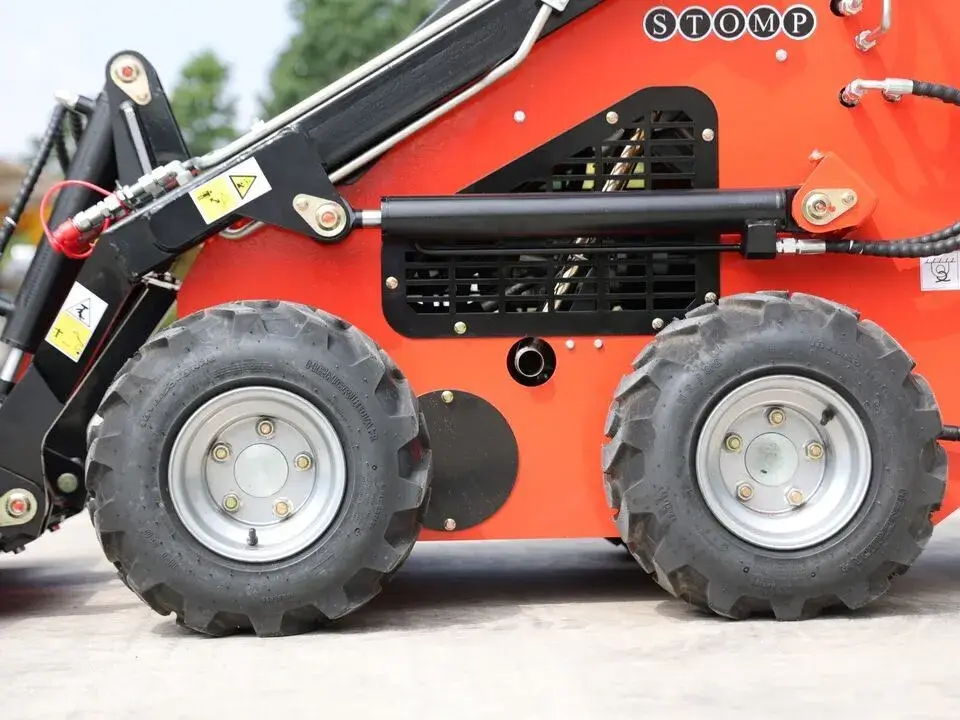 Mini Skid Steer 22.1HP Gas Loader