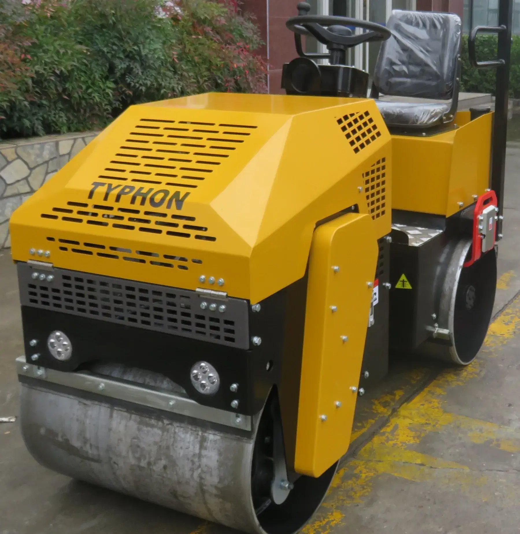 TYPHON FURY 1 Ton Asphalt Roller