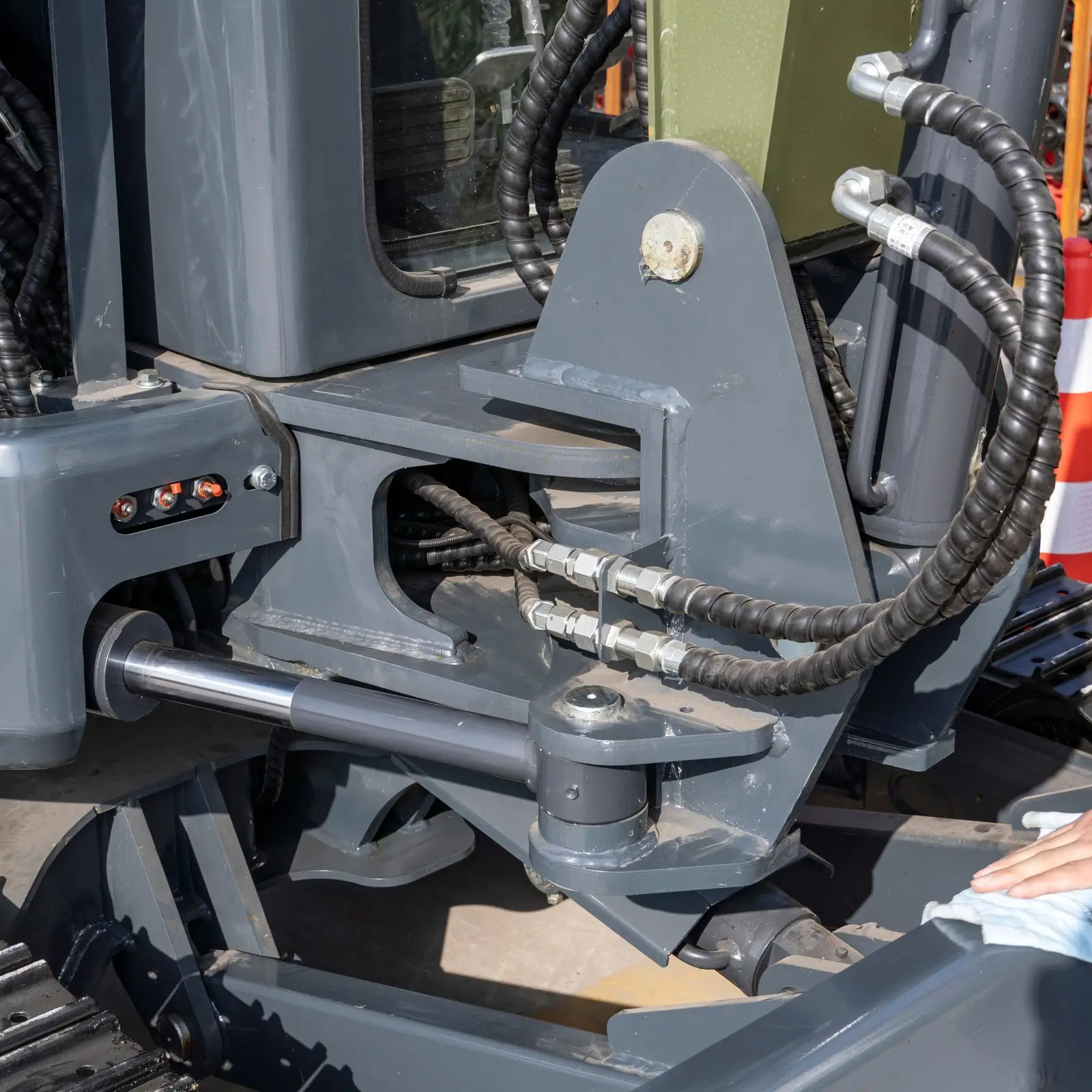 TYPHON KUVUO 4 Ton Cabin Excavator