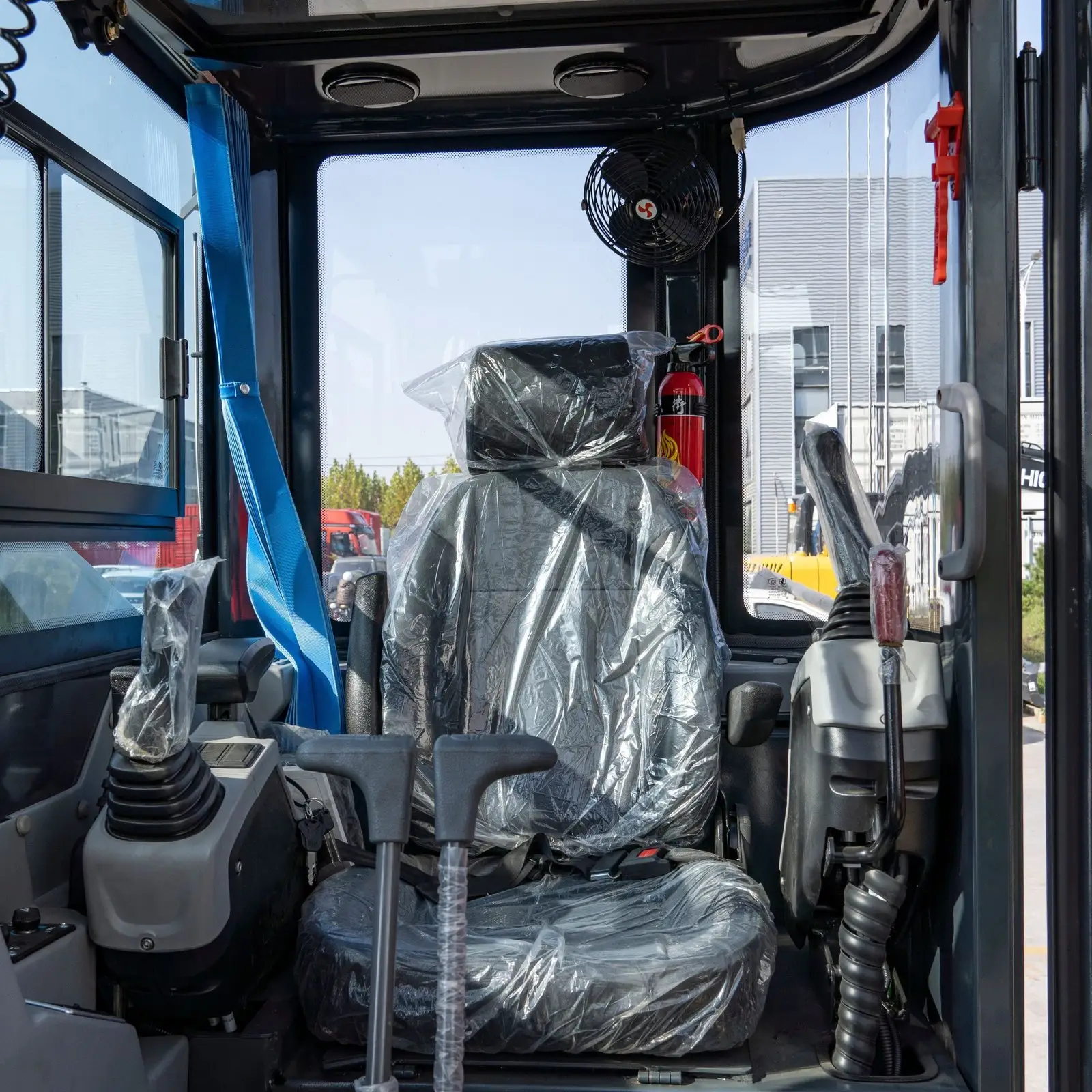 TYPHON KUVUO 4 Ton Cabin Excavator