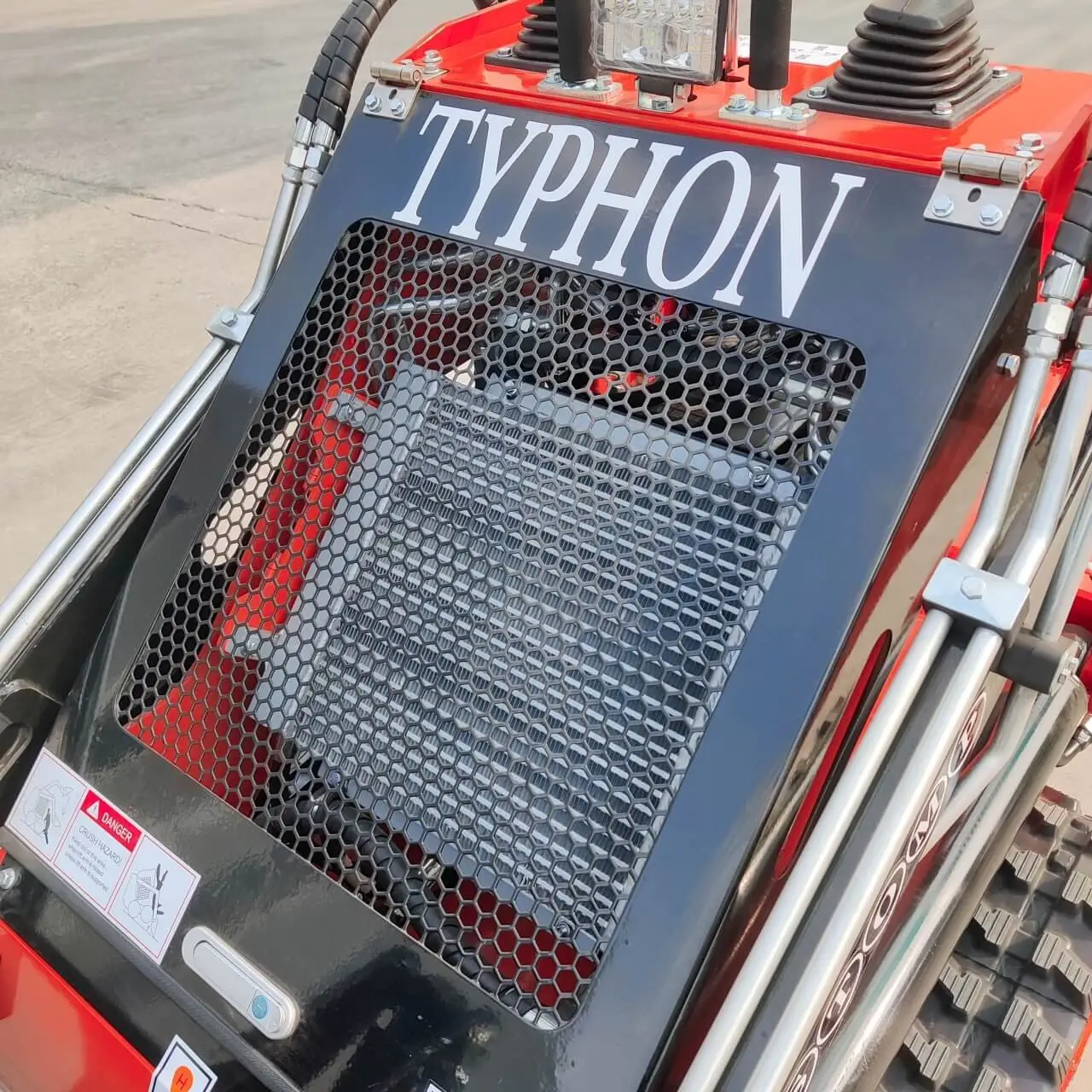 TYPHON STOMP 507 Mini Skid Steer