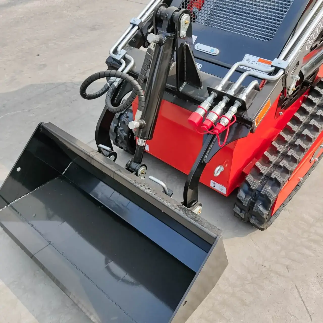 TYPHON STOMP 507 Mini Skid Steer