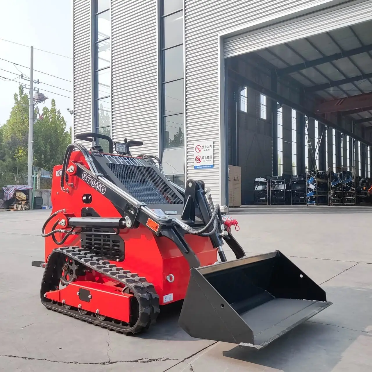 TYPHON STOMP 507 Mini Skid Steer