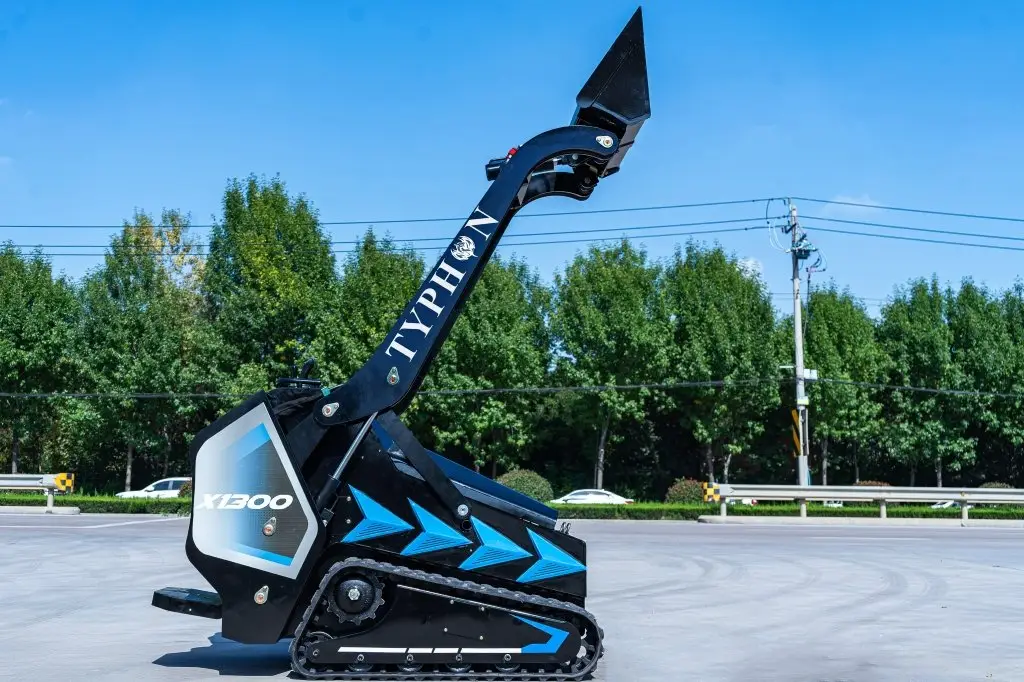 TYPHON STOMP X1300 Mini Skid Steer