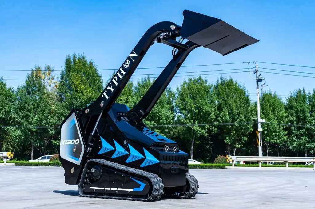 TYPHON STOMP X1300 Mini Skid Steer