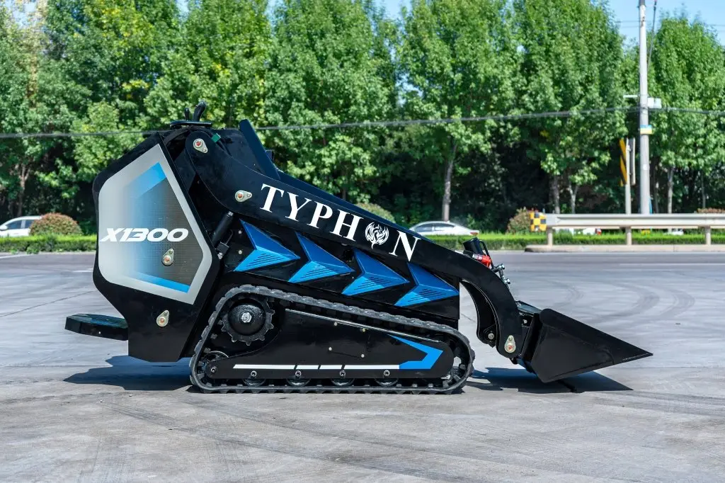 TYPHON STOMP X1300 Mini Skid Steer