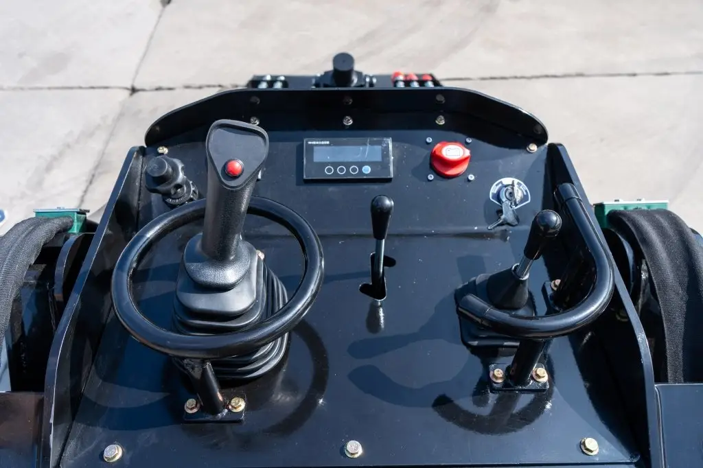 TYPHON STOMP X1300 Mini Skid Steer