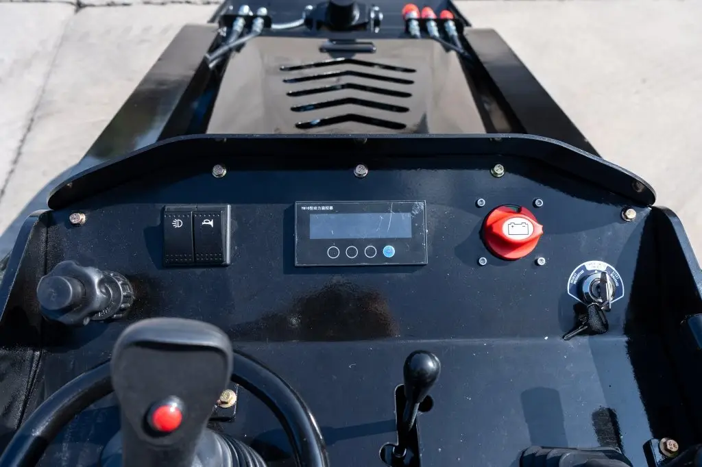 TYPHON STOMP X1300 Mini Skid Steer