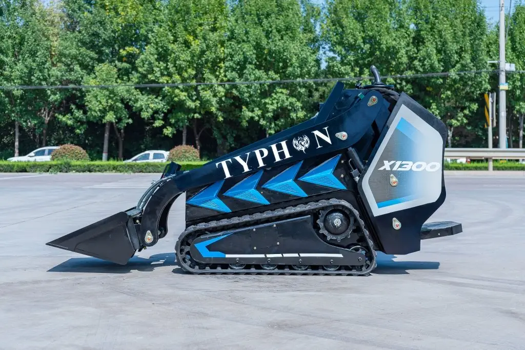 TYPHON STOMP X1300 Mini Skid Steer