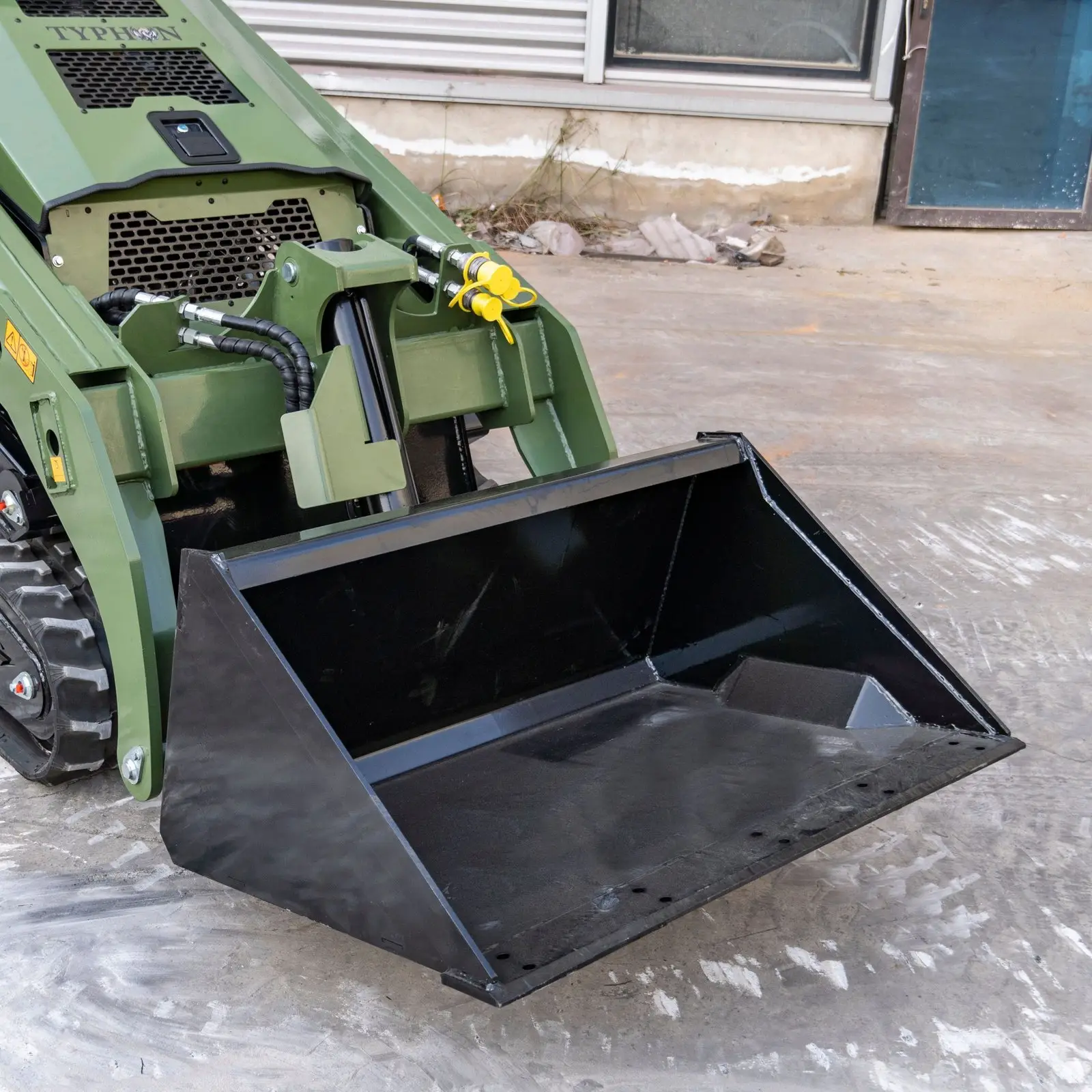 TYPHON STOMP V1000 Diesel Skid Steer