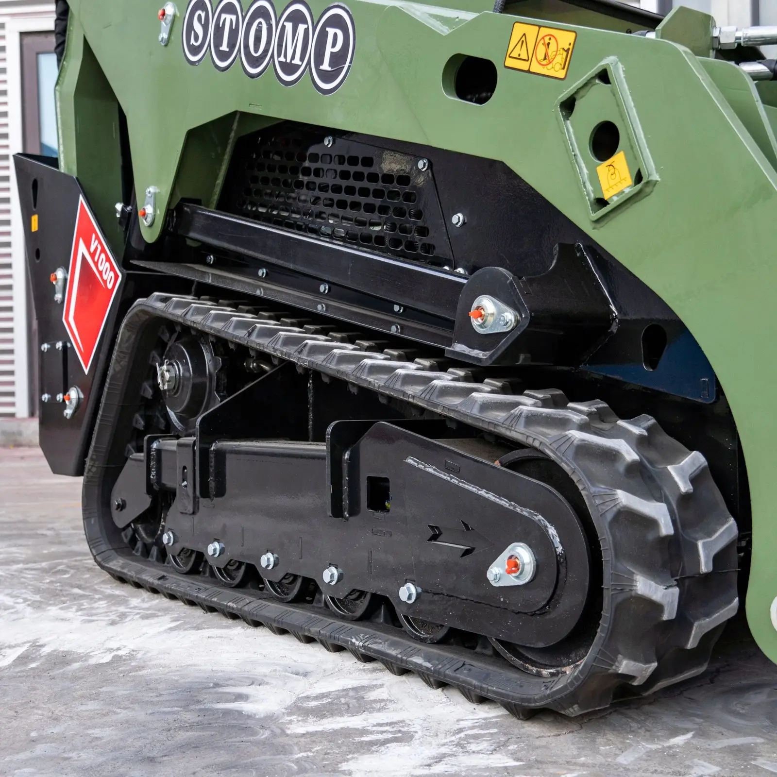 TYPHON STOMP V1000 Diesel Skid Steer