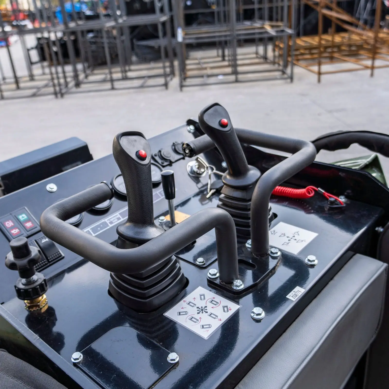 TYPHON STOMP V1000 Diesel Skid Steer