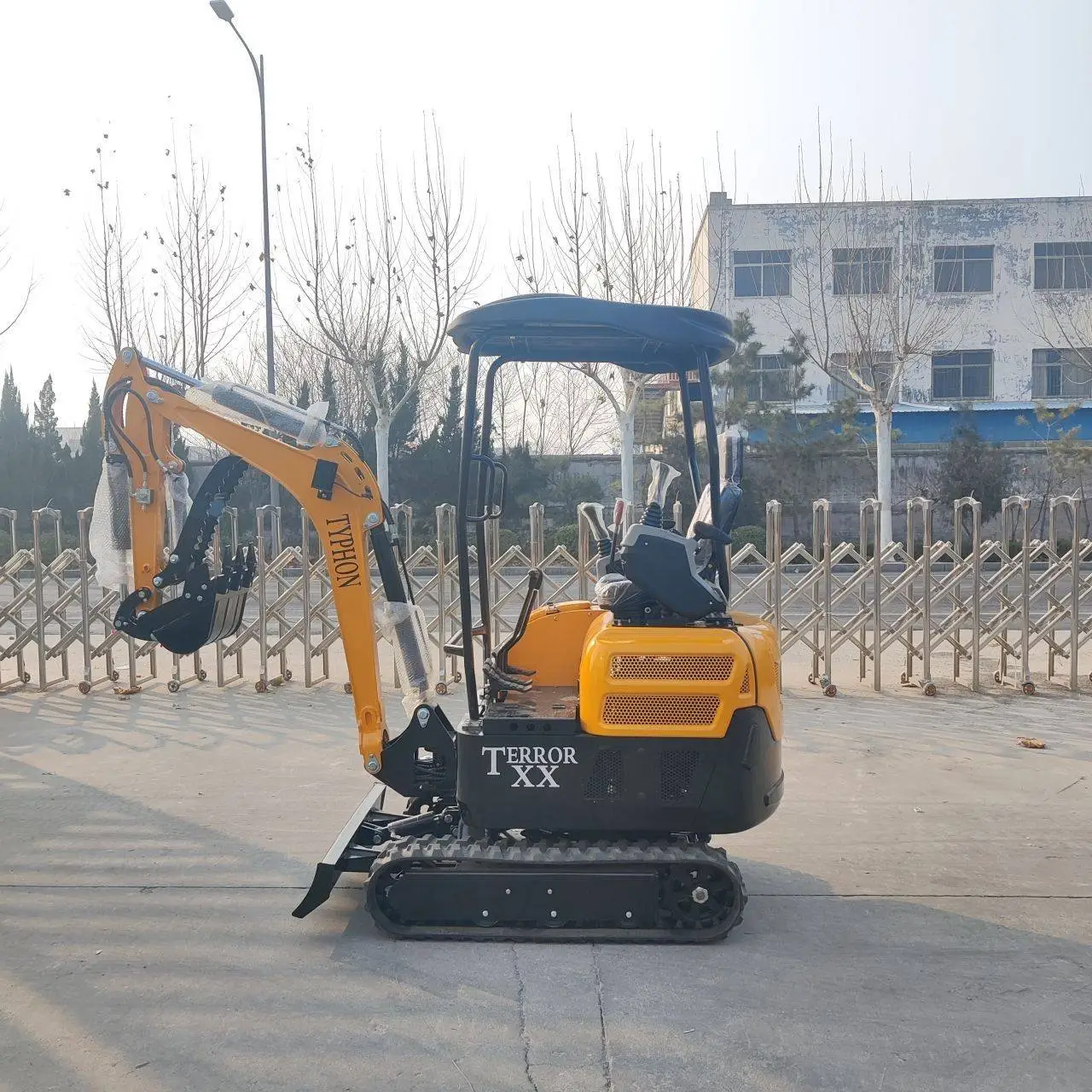 TYPHON TERROR XX 4000 lb Excavator