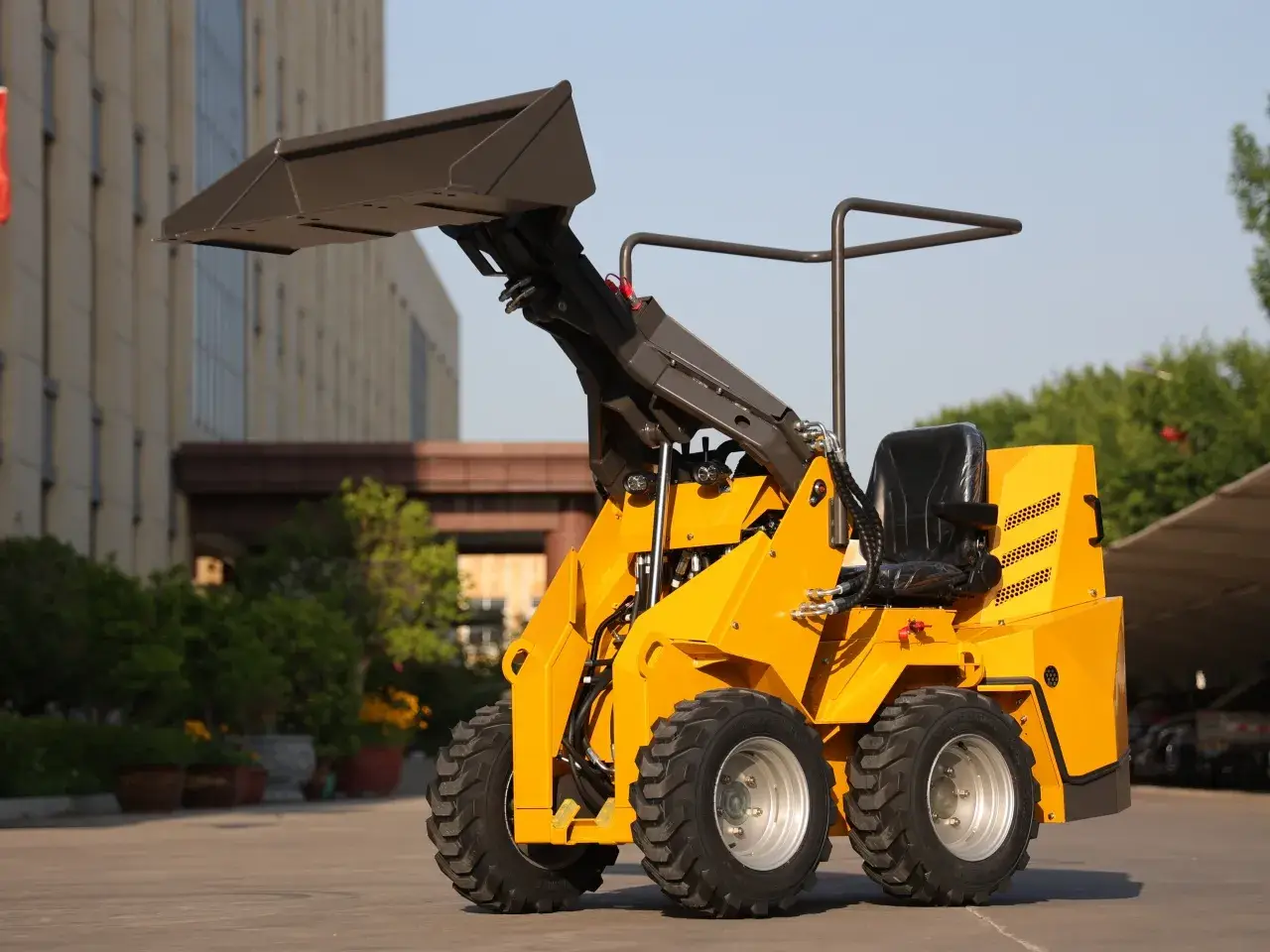 TYPHON Thunder VI Compact Wheel Loader