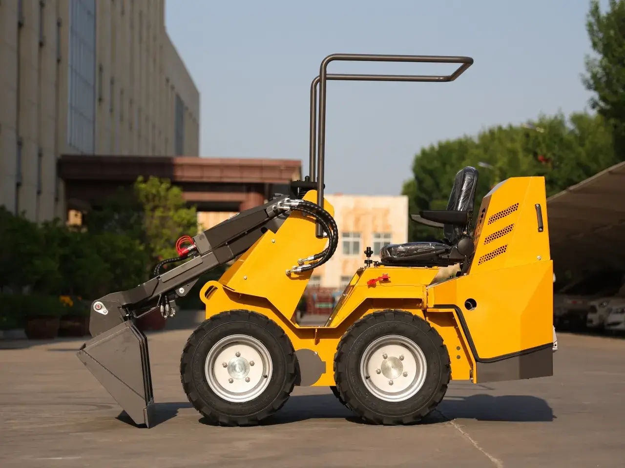 TYPHON Thunder VI Compact Wheel Loader